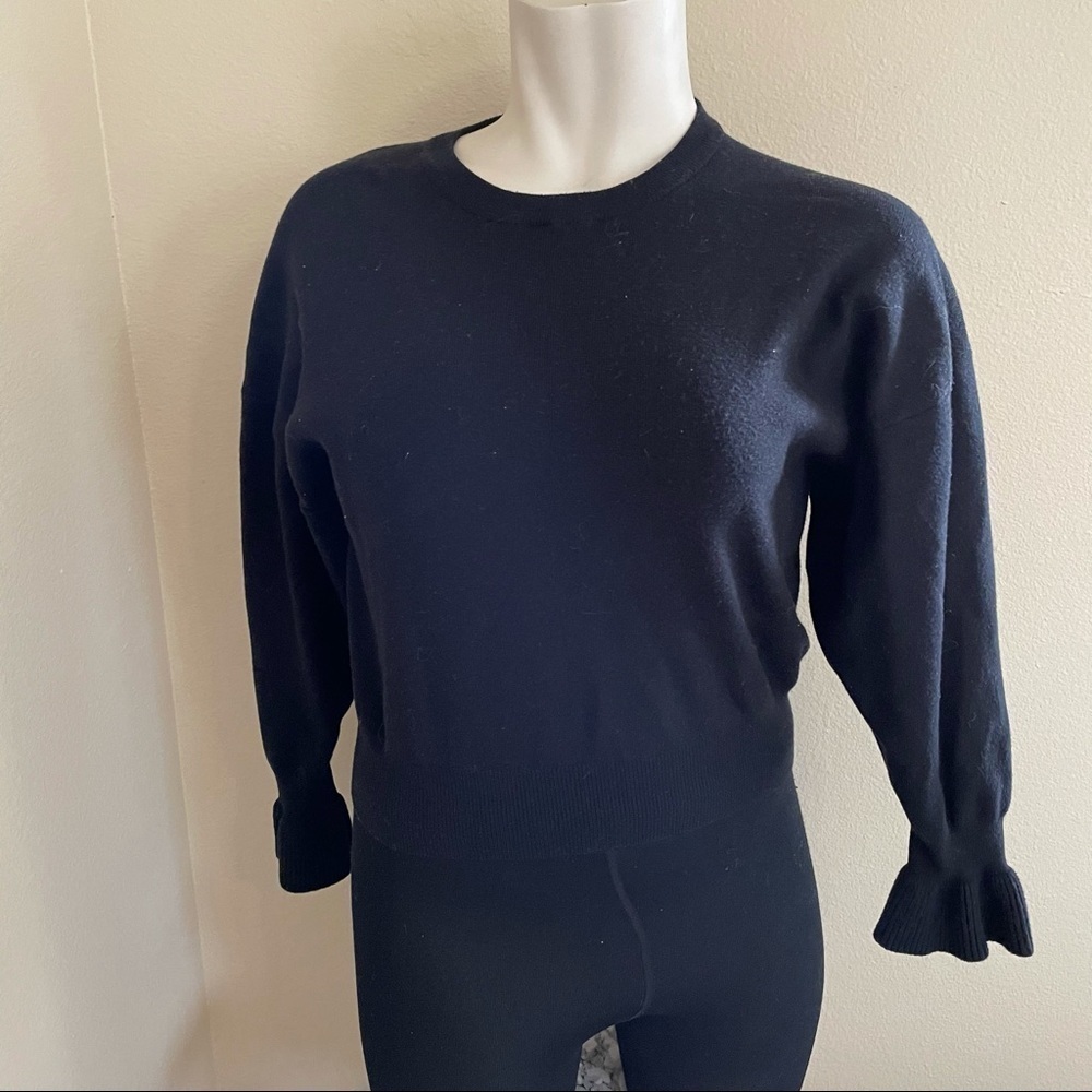 Mod ref black bell sleeve sweater sz.S